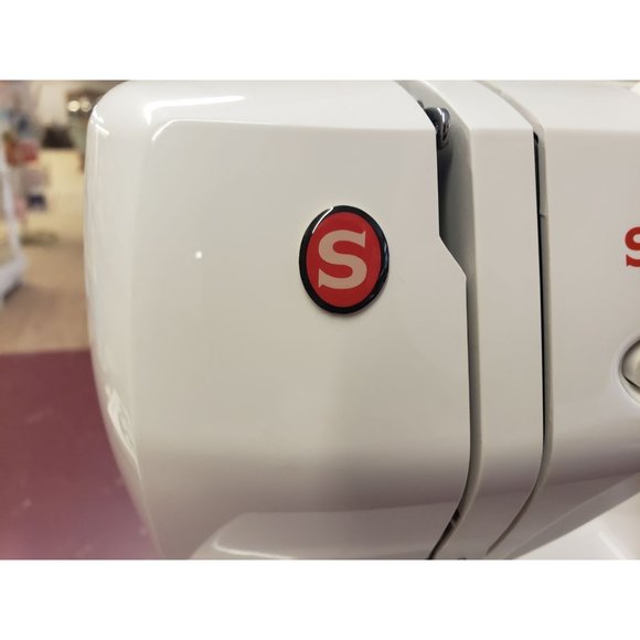 Singer sewing machine - Picture 4 of 7